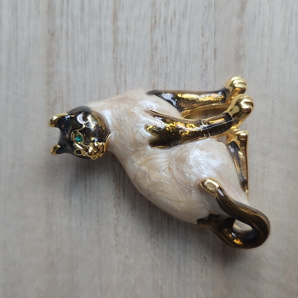 Jewelry - Vintage Enamel Cat Brooch